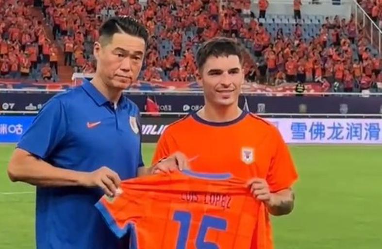 韦德体育网址-一个坑绊倒泰山多次!熬走老崔 解约洛佩斯陷僵局 你支持追责吗?