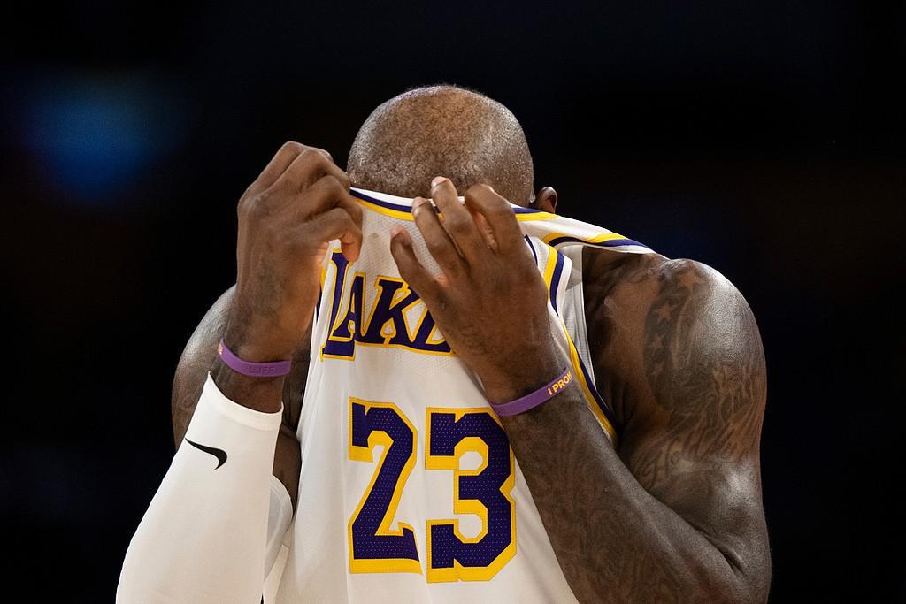 OD体育-末节追分未果，詹姆斯全场19投9中拿下23分5板6助，正负值-7